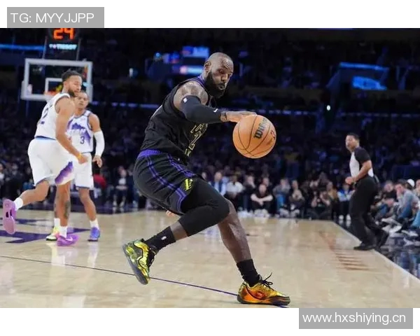 老詹赛季首秀助攻12次投射传球轻松自如能打到45岁吗